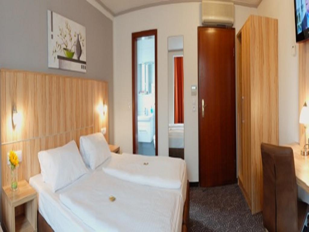 Hotel Am Schelztor Esslingen am Neckar Bagian luar foto