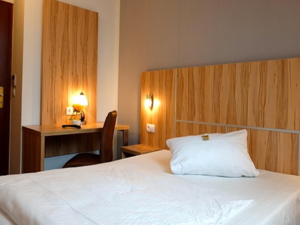 Hotel Am Schelztor Esslingen am Neckar Ruang foto