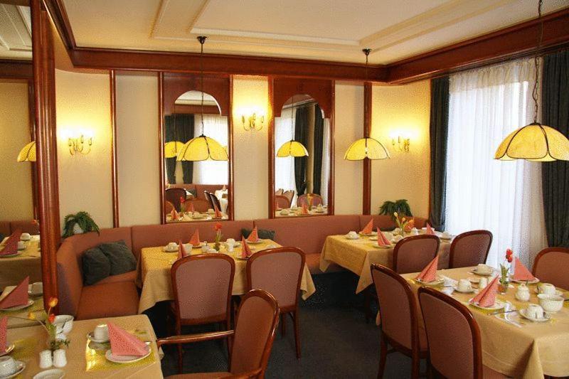Hotel Am Schelztor Esslingen am Neckar Bagian luar foto