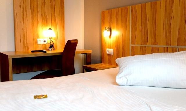 Hotel Am Schelztor Esslingen am Neckar Bagian luar foto