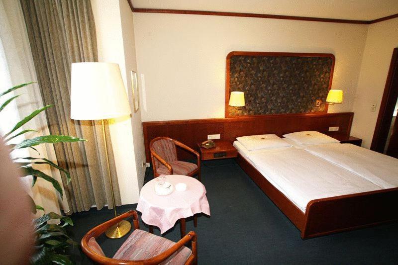 Hotel Am Schelztor Esslingen am Neckar Bagian luar foto