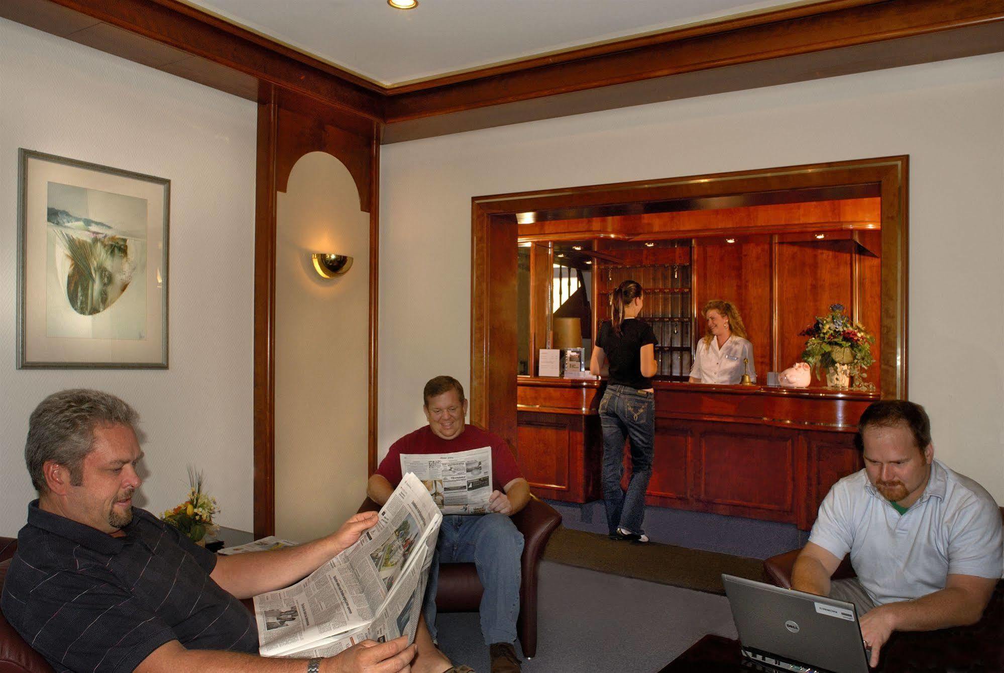 Hotel Am Schelztor Esslingen am Neckar Bagian luar foto