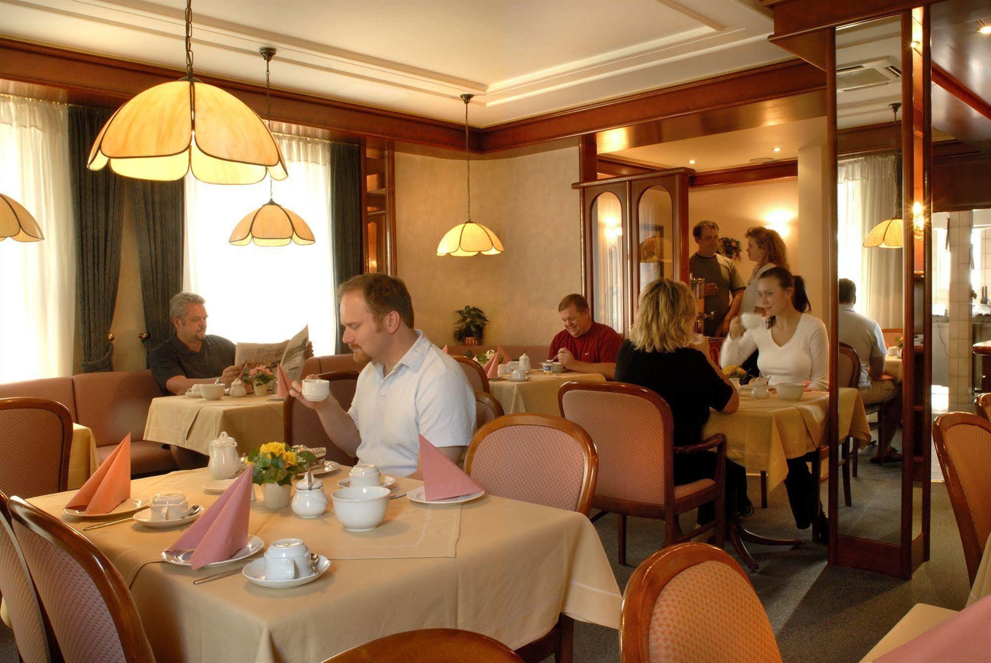 Hotel Am Schelztor Esslingen am Neckar Bagian luar foto